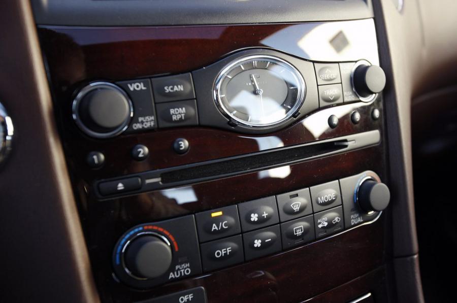  Infiniti EX35 2012 года  (фото 16 из 42)